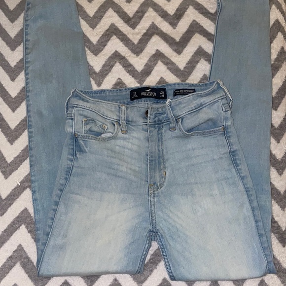 Light Washed Blue Hollister Jeans - Picture 1 of 3